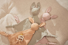 Afbeelding in Gallery-weergave laden, Knuffel konijn moonstone