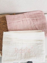 Afbeelding in Gallery-weergave laden, Hydrofiele doeken duopack ROZE EN IVORY
