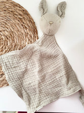 Afbeelding in Gallery-weergave laden, Knuffel konijn olive green

