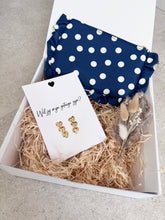 Afbeelding in Gallery-weergave laden, Gelukbox toilettas met oorbellen: wil je mijn… ?
