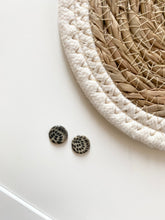 Afbeelding in Gallery-weergave laden, Manuella

