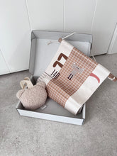 Afbeelding in Gallery-weergave laden, Gelukbox: baby met groeimeter
