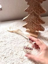 Afbeelding in Gallery-weergave laden, Kerstbal met droogbloemen en naam
