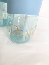 Afbeelding in Gallery-weergave laden, Permanente vinyl naamsticker (waterbestendig)van 5 cm TOT 20 cm
